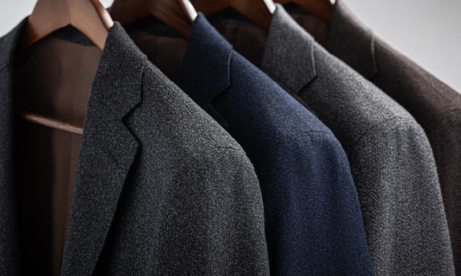 スーツ吊るし画像