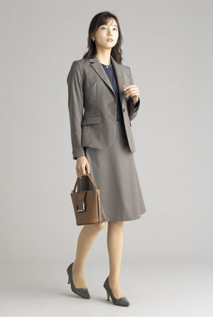 自分らしく輝く、エレガンススーツ「Diana」 KONAKA