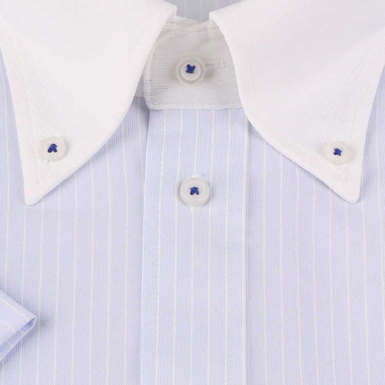 KONAKA　アウトレット 【WEB限定/OUTLET/汚れ・キズ等有】【半袖】【JOHN PEARSE Black】【ノーアイロン】クレリックボタンダウンドレスワイシャツ/襟：ホワイト+ブルー×ホワイトストライプ/釦付糸：ネイビー/ULTRA MOVE/ニット素材 ブルー系(青)
