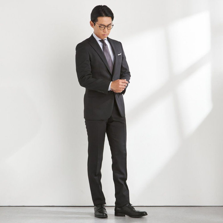 ハイスペックモーション 【HIGH SPEC MOTION】【年間】2釦シングルスーツ 0タック/ブラック×シャドーストライプ/パンツウォシャブル/※裾上げ必要 黒