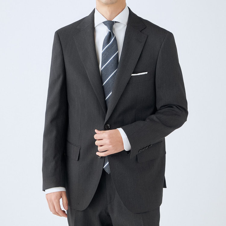 ＫＡＮＳＡＩＭＡＮ 【KANSAIMAN collection】【秋冬】2釦シングルスーツ ショートタック/グレー×ストライプ/SHOWER CLEAN/※裾上げ必要 グレー濃色