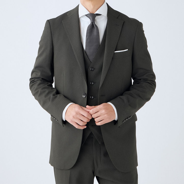 ＪＰ コンフォート 【JOHN PEARSE comfort】【年間】2釦シングルスリーピーススーツ ショートタック/カーキ/ウエストシャーリング仕様/「ULTRA MOVE」ストレッチ・ウォッシャブル/※裾上げ必要 緑中間