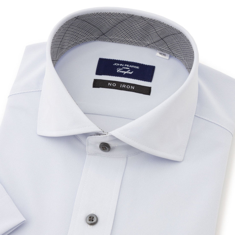 ＪＰ コンフォート 【半袖】【JOHN PEARSE comfort navy】ホリゾンタルワイドカラーワイシャツ/サックス/襟裏別布：チェック/釦：グレー/ULTRA MOVE「ニット素材」「ノーアイロン」「ストレッチ」「高通気性」 青淡色