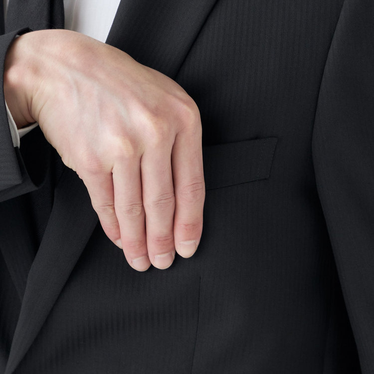 ＫＡＮＳＡＩＭＡＮ 【KANSAIMAN collection Style authentic】【秋冬】スペアパンツ付き/2釦シングルスーツ ショートタック/ブラック×シャドーストライプ/RAIN SUIT 黒